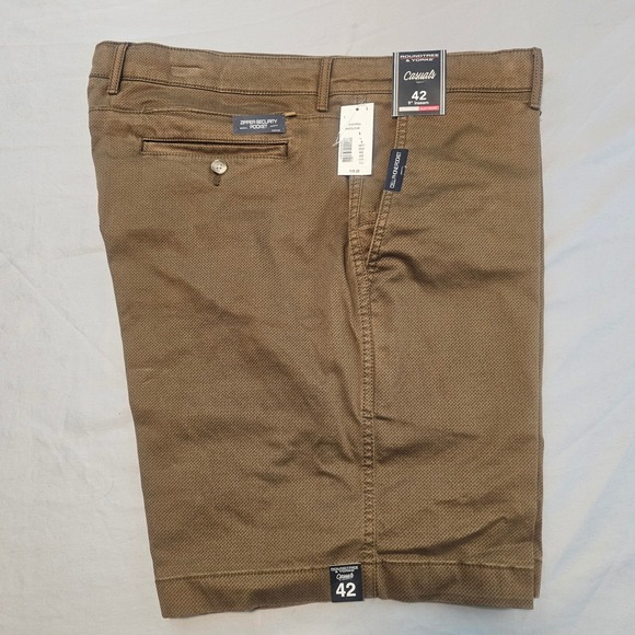 Roundtree & Yorke Other - Roundtree & Yorke Sz 42 Straight Fit Shorts Brown Geo Design 9" inseam NWT L887